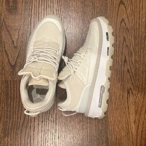 Jordan Air Mae Size 9 off white color
